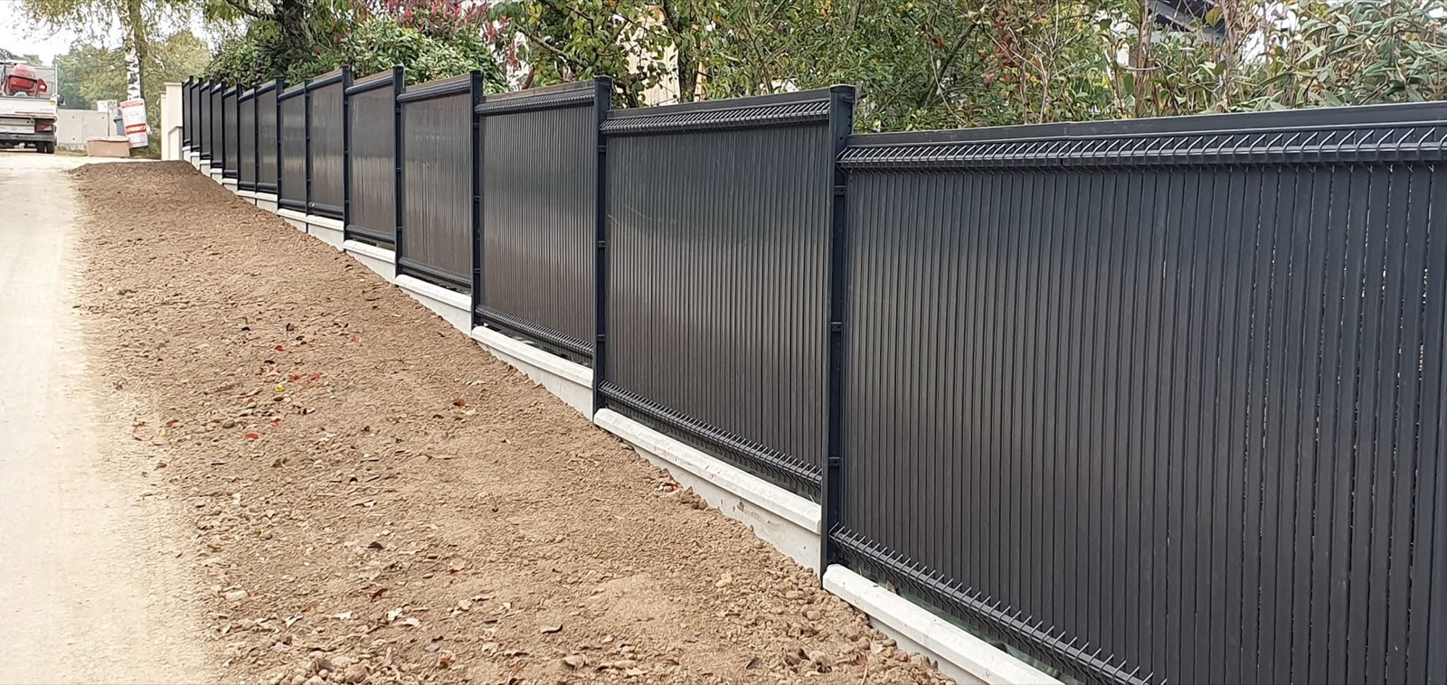 Claustras décoratifs : Des brise-vues design qui préservent votre intimité avec caractère. (Chagneux Environnement, Ain)