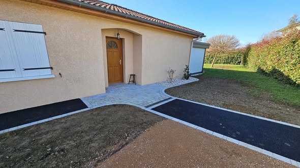 Création d’une petite cour en enrobé et pavés