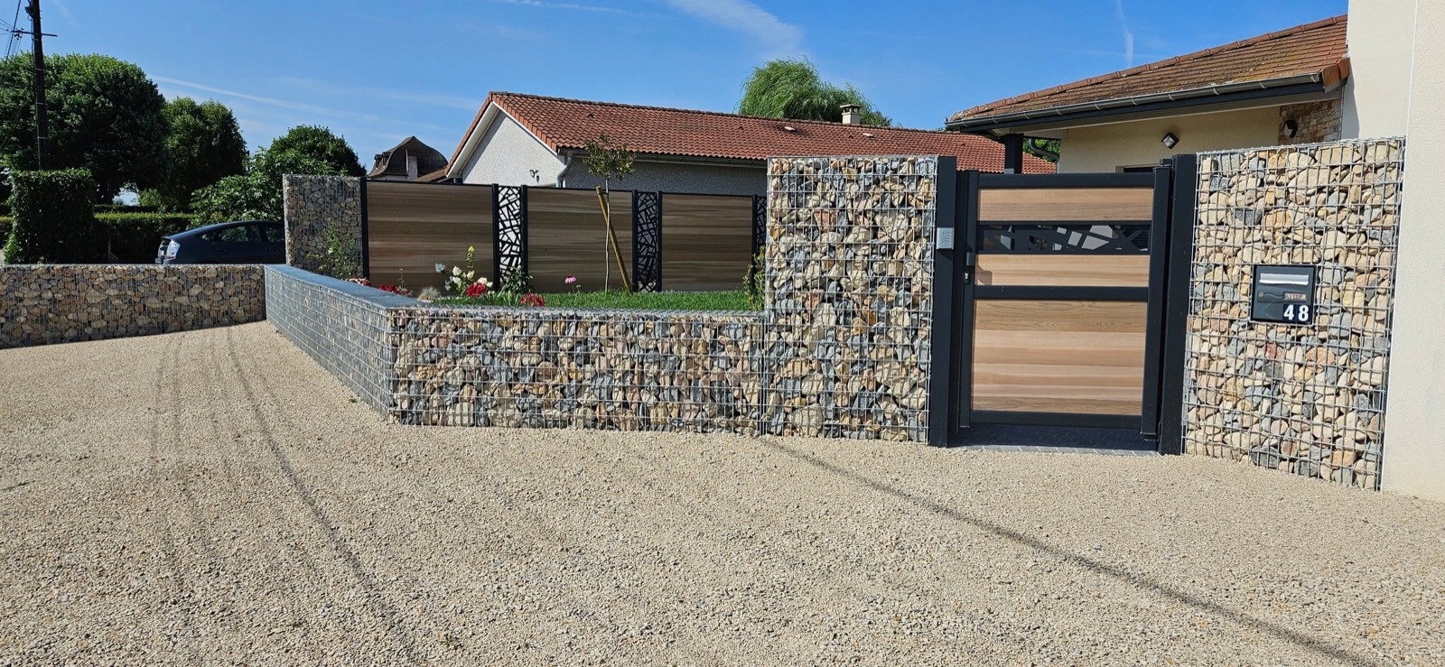 Gabions : Des murs de pierre sur mesure, modernes et durables. (Chagneux Environnement, Ain)