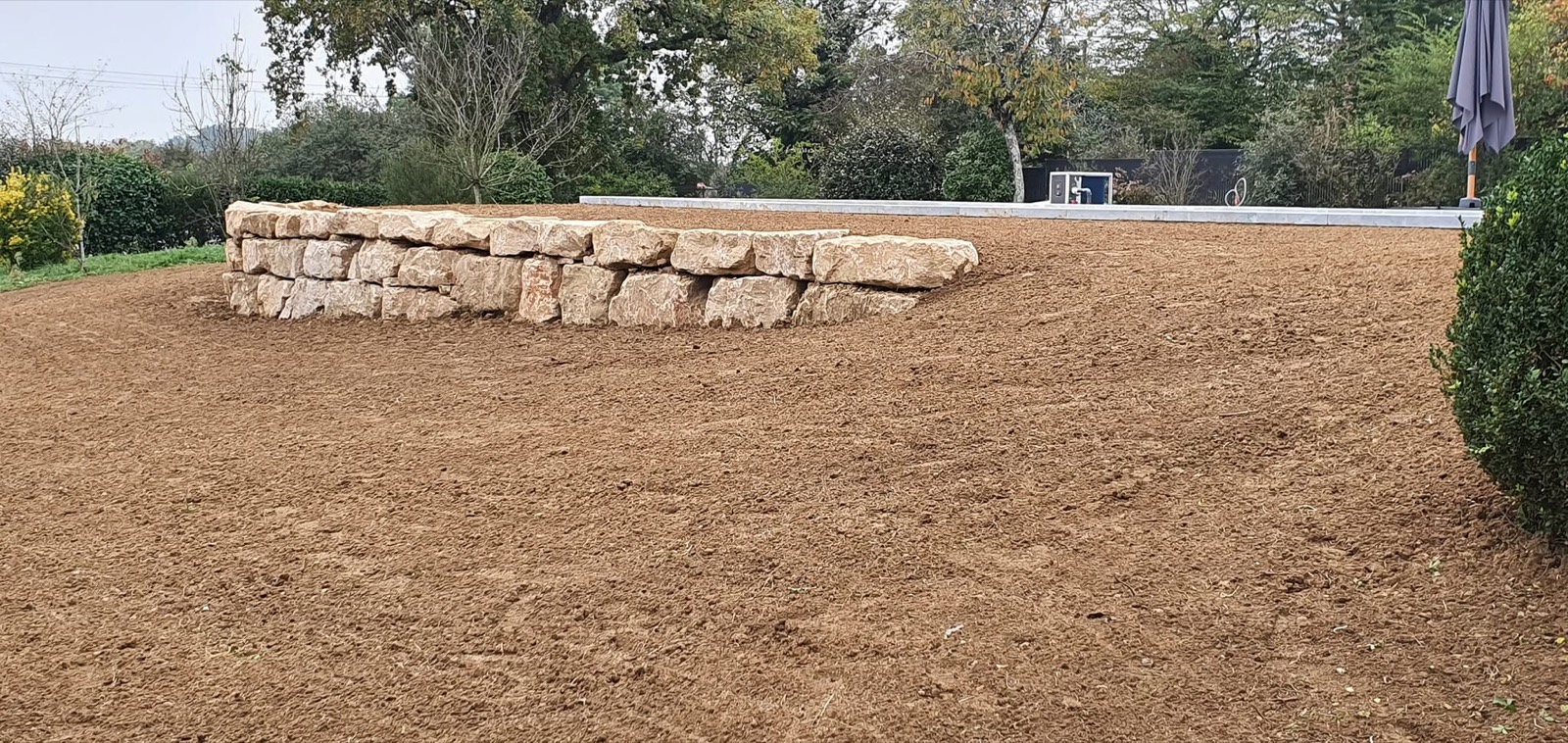 Mur en pierre : un rendu authentique qui traverse le temps. (Chagneux Environnement, Ain)