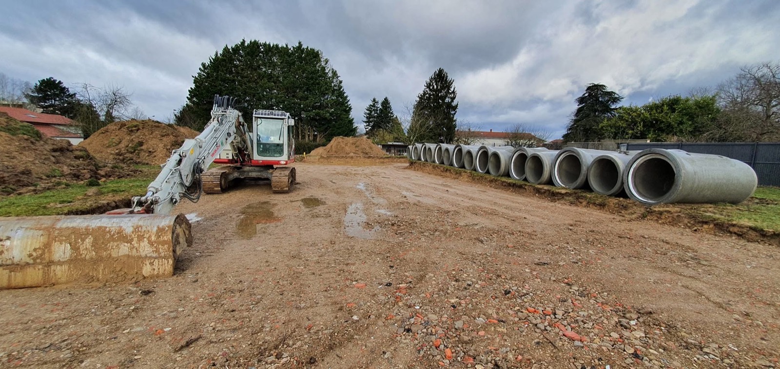 Eaux pluviales : l'eau de pluie collectée et évacuée durablement. (Chagneux Environnement, Ain)