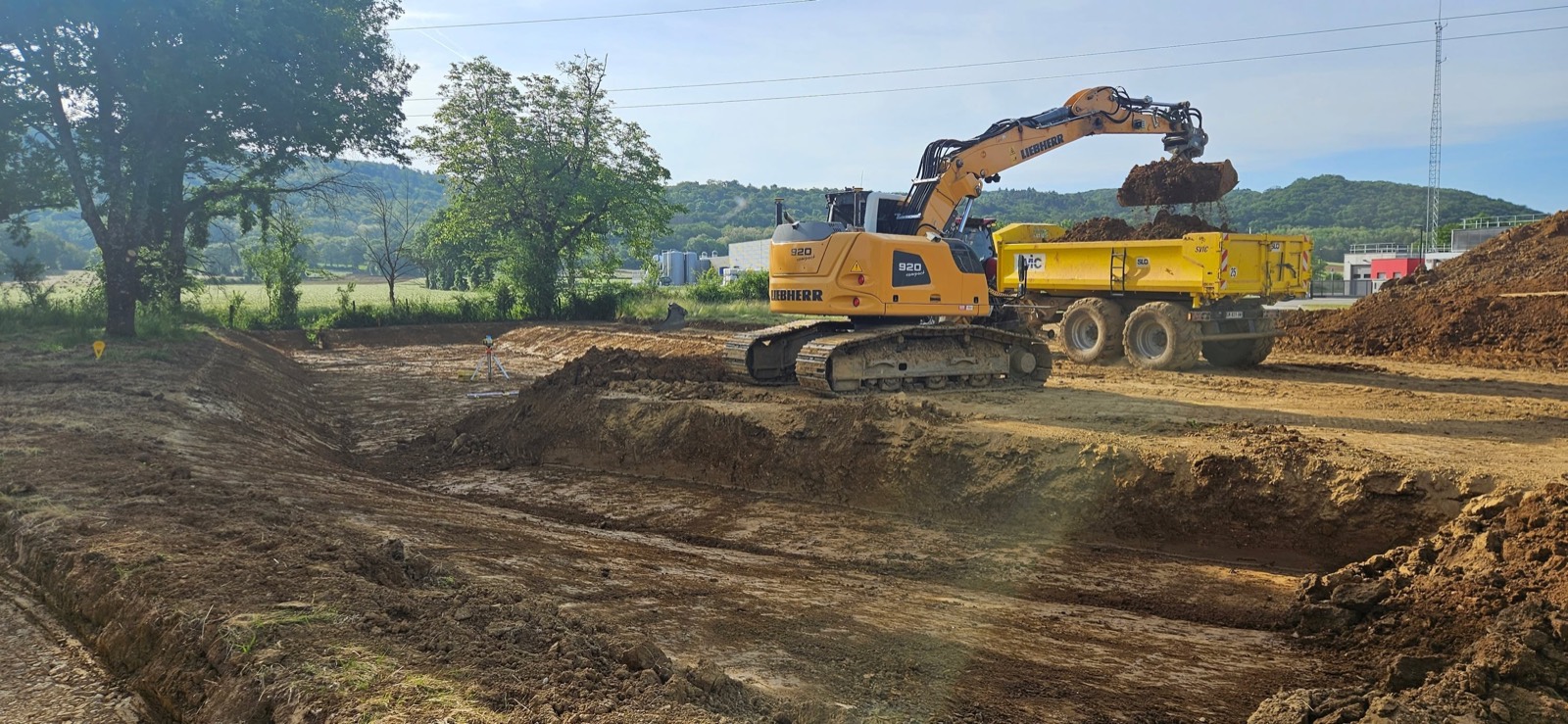 Chantiers d'envergure : Les gros tonnages pour déplacer beaucoup de matériaux, vite. (Chagneux Environnement, Ain)